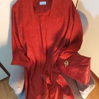 scarpe e borsa rosso fuoco con caban