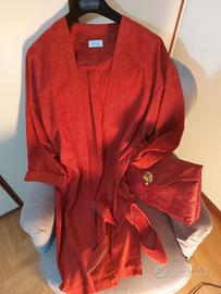 scarpe e borsa rosso fuoco con caban