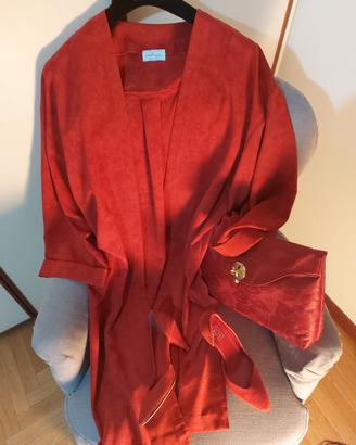 scarpe e borsa rosso fuoco con caban