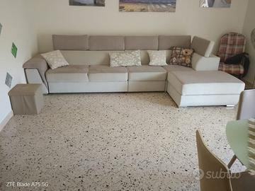 Divano angolare con penisola