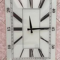 Orologio da parete con numeri romani