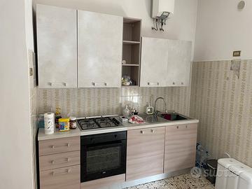 Cucina completa di elettrodomestici