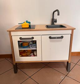 Cucina per bambini con accessori