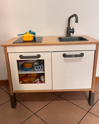 Cucina per bambini con accessori