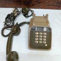 Telefono con cornetta per ascoltare