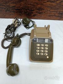 Telefono con cornetta per ascoltare