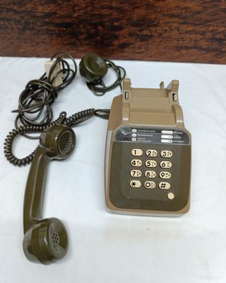 Telefono con cornetta per ascoltare