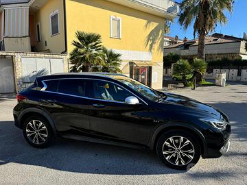 INFINITI QX30 2.2d PREMIUM TECH