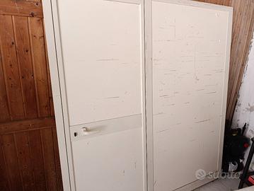parete con porta in alluminio 