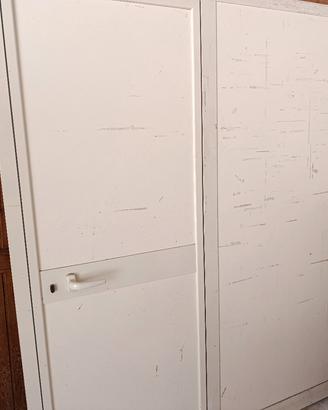 parete con porta in alluminio 