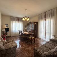 4 LOCALI A MONTECASTRILLI