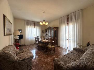 4 LOCALI A MONTECASTRILLI