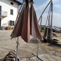 due ombrelloni da giardino