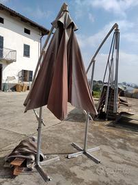 due ombrelloni da giardino