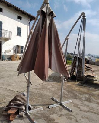 due ombrelloni da giardino