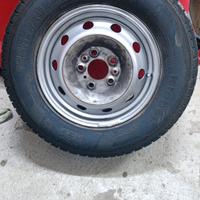 215/70R 15C  4 Gomme cerchio equilibrate