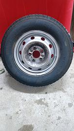 215/70R 15C  4 Gomme cerchio equilibrate