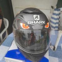 Casco moto marca Shark