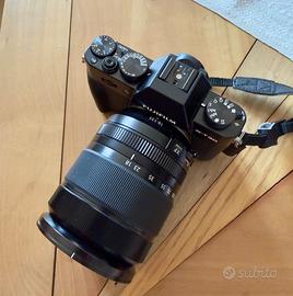 Fujifilm X-T30 mirrorless APS-C con 18-135mm XF WR