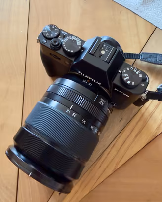 Fujifilm X-T30 mirrorless APS-C con 18-135mm XF WR