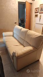Divano in pelle beige chiaro/crema Made in Italy