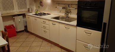 Cucina completa di elettrodomestici