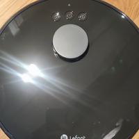 Robot aspirapolvere e lavapavimenti