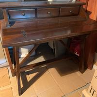 Scrittoio di legno arte povera con ribaltina