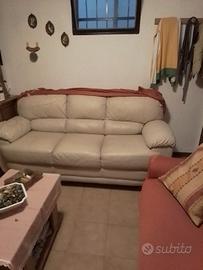 divano in pelle beige 3 posti