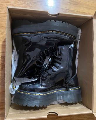 Anfibi DOC. Martens da donna/ragazza/bimba