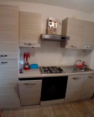 Cucina completa di elettrodomestici