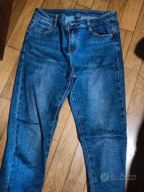 pantaloni jeans 