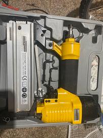 Inchiodatrice ad aria compressa