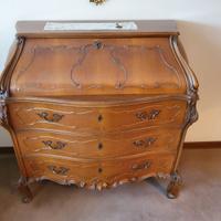 Cassettiera in legno con ribalta