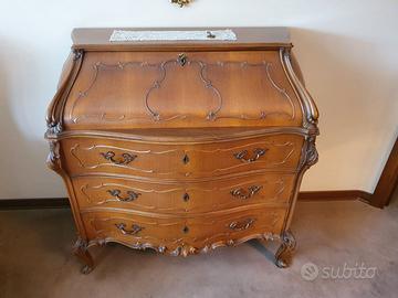 Cassettiera in legno con ribalta