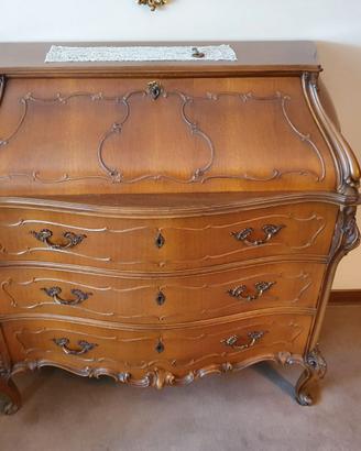 Cassettiera in legno con ribalta