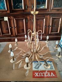 Grande lampadario in ottone colore oro