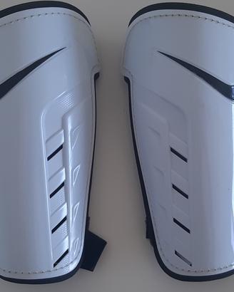parastinchi Nike L