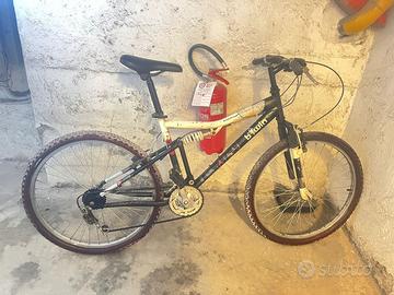 Bicicletta MTB ammortizzata