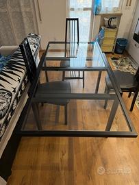 Tavolo in vetro allungabile