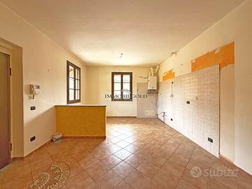 In corte, trilocale di 100 mq. Libero subito