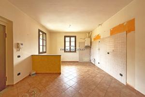 In corte, trilocale di 100 mq. Libero subito