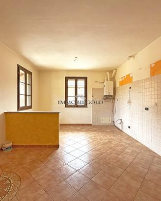 In corte, trilocale di 100 mq. Libero subito