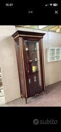 Vetrina classica in legno