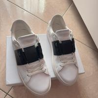 Valentino Garavani Black