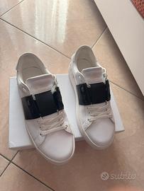 Valentino Garavani Black