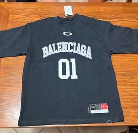 T-shirt balenciaga