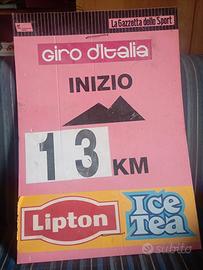 cartello 13km salita giro d'Italia Lipton ice tea 