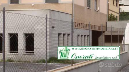 Locale commerciale e magazzino mq 470 Guidonia