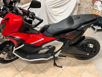 XADV 750 RED SPECIAL EDITION